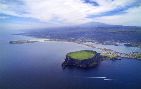 The Island of Jeju - Ein mythologisches Märchen über Liebe und Verlust auf einer mystischen Insel!