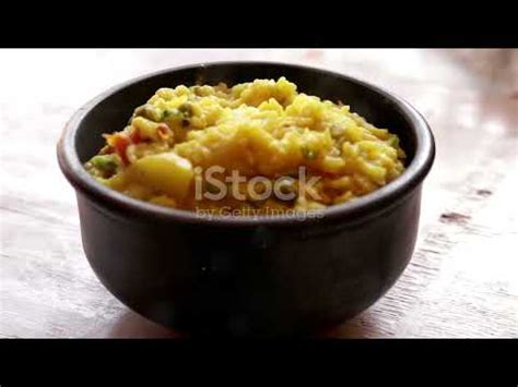  Birbal ki Khichdi – Ein köstliches Gericht aus List und Weisheit?